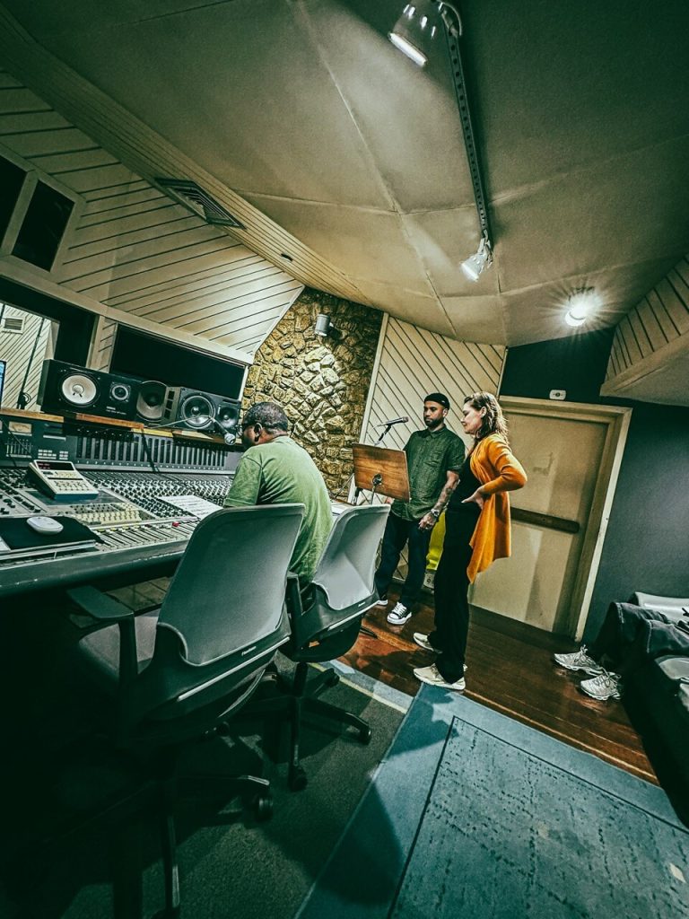 Pretinho da Serrinha, jogador Muralha e Darelly Sette