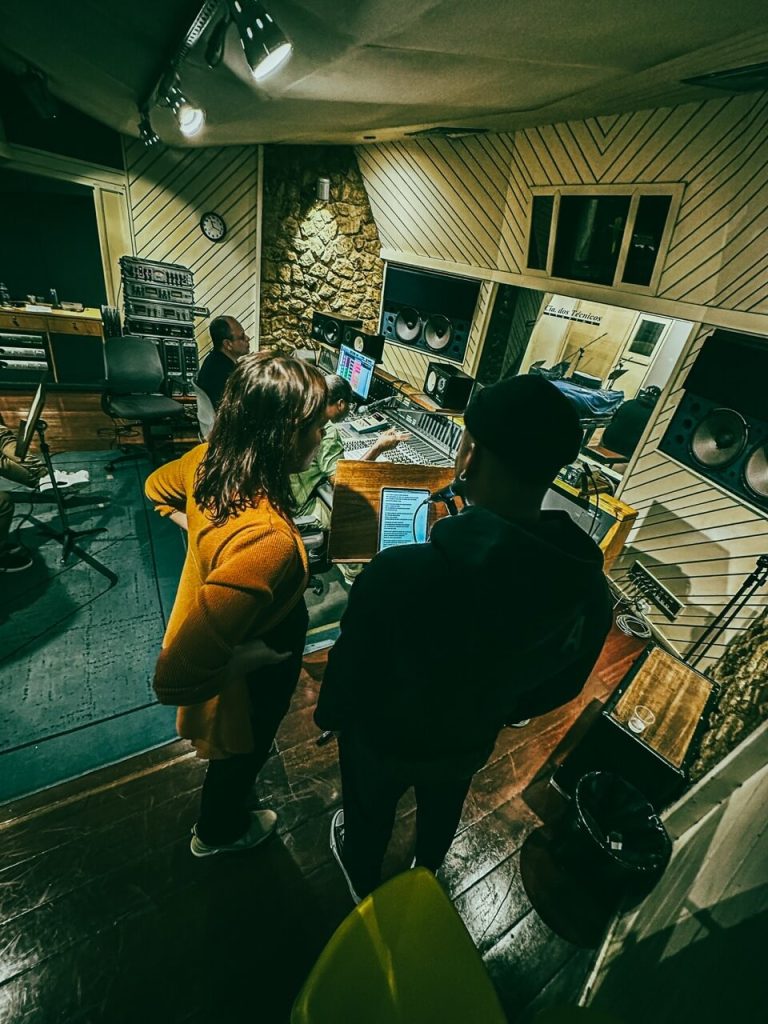 Pretinho da Serrinha, jogador Muralha e Darelly Sette